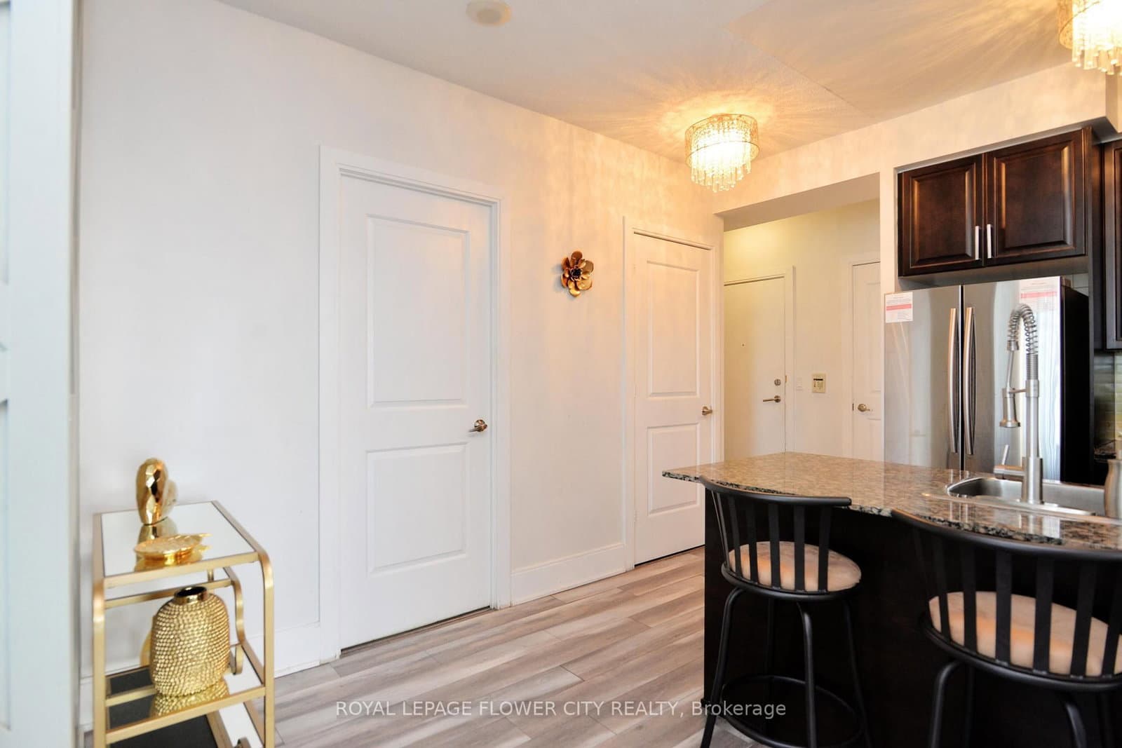 330 Burnhamthorpe Road W, Unit 1902 thumbnail 7