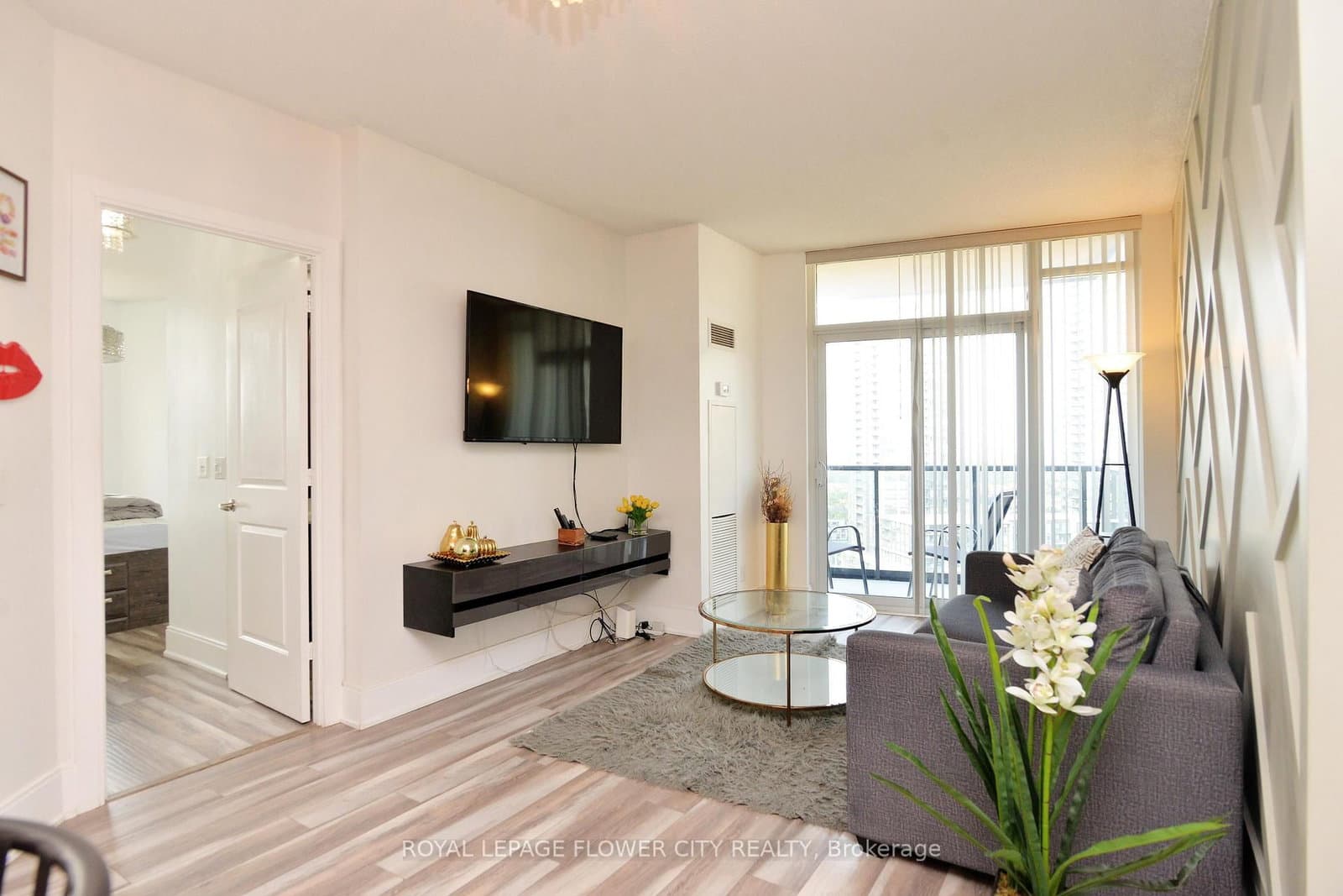 330 Burnhamthorpe Road W, Unit 1902 thumbnail 8