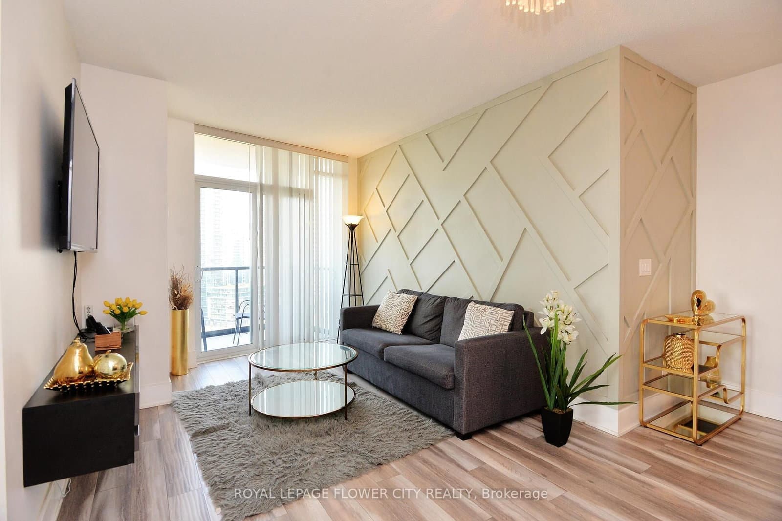 330 Burnhamthorpe Road W, Unit 1902 thumbnail 9