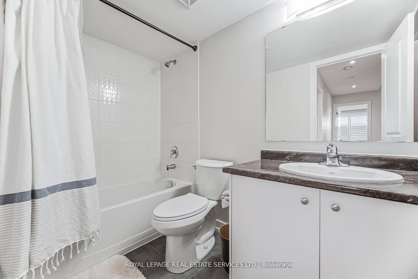 8 Drummond Street, Unit 402 thumbnail 24