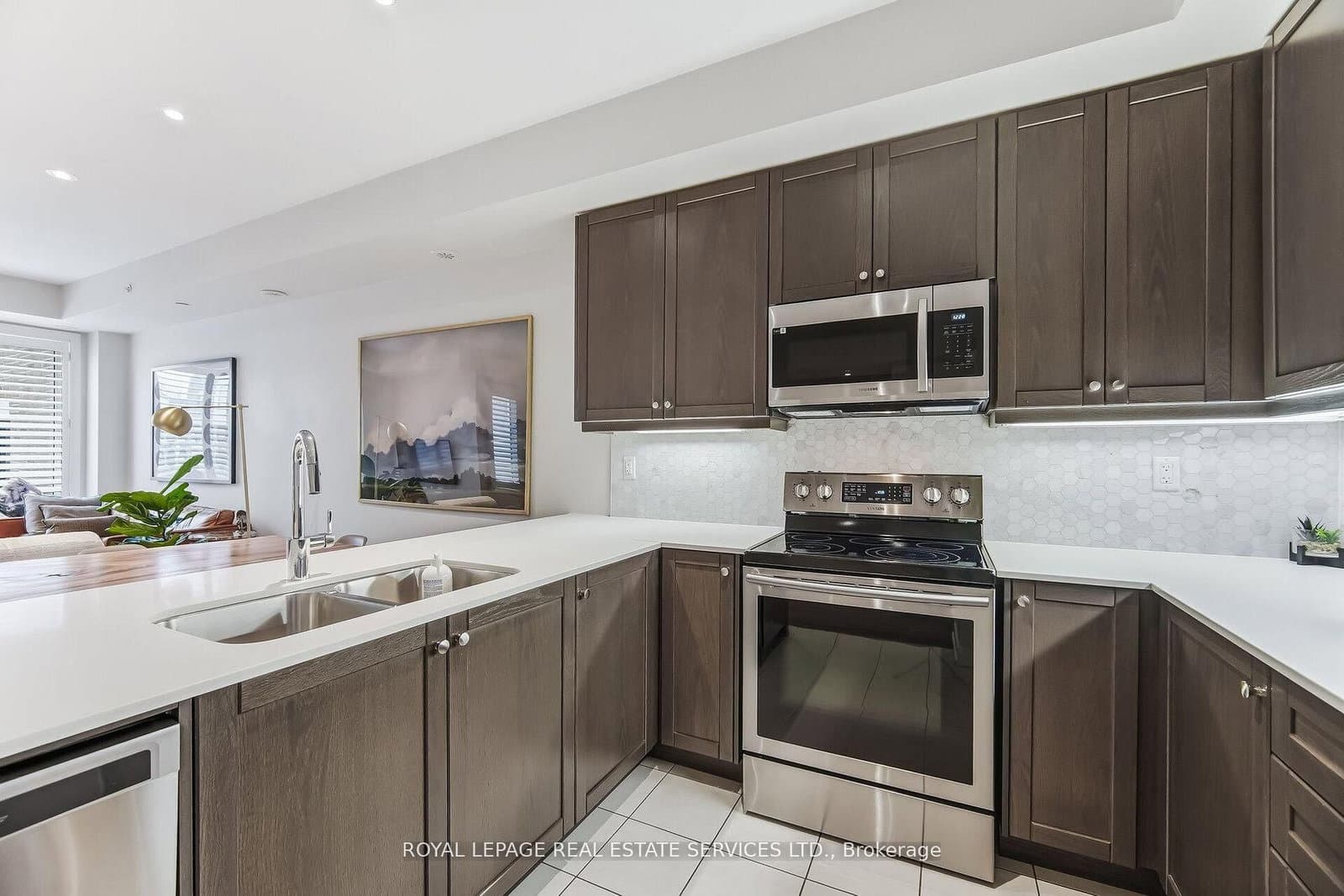 8 Drummond Street, Unit 402 thumbnail 5