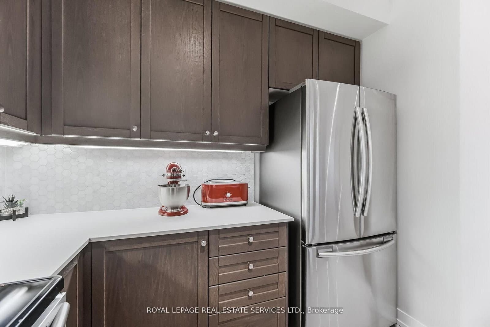 8 Drummond Street, Unit 402 thumbnail 6