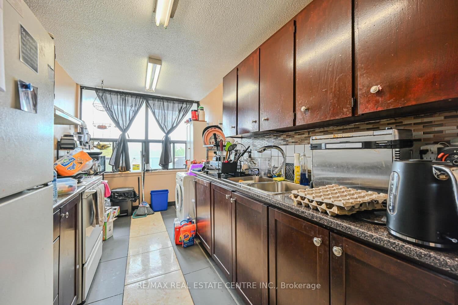 21 Knightsbridge Road, Unit 403 thumbnail 17