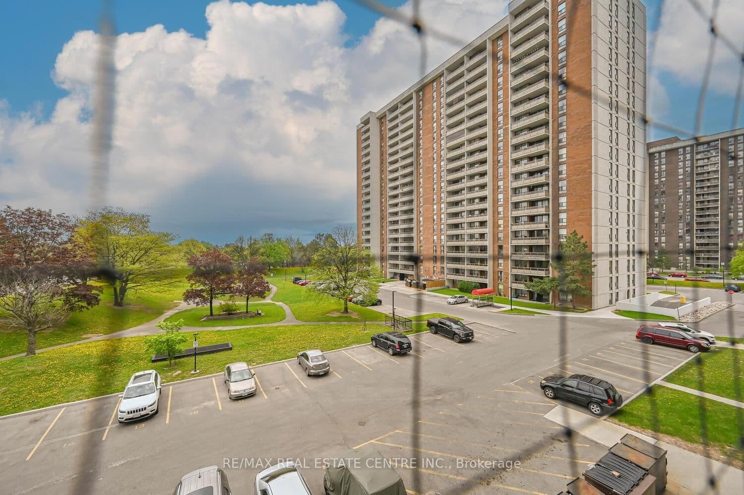 21 Knightsbridge Road, Unit 403 thumbnail 2