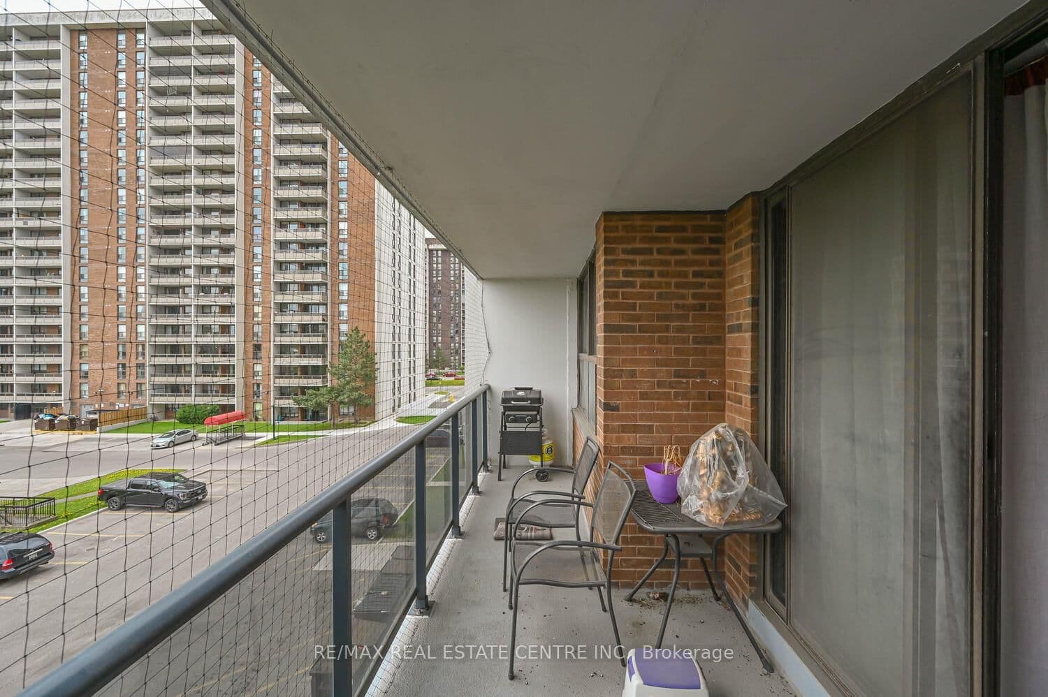 21 Knightsbridge Road, Unit 403 thumbnail 3