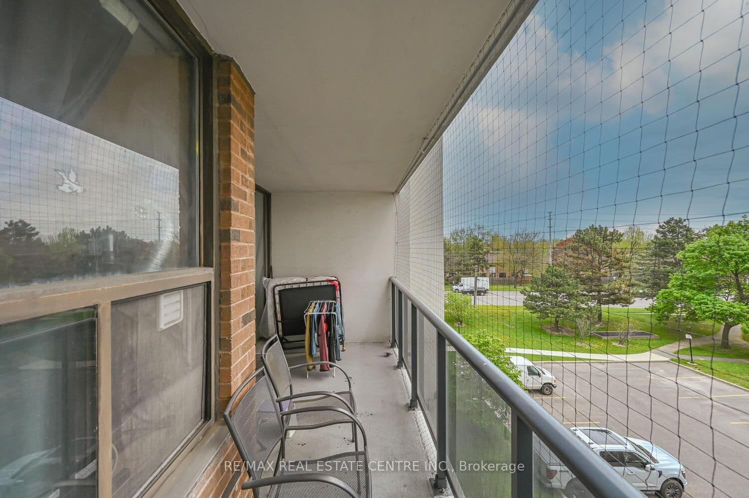 21 Knightsbridge Road, Unit 403 thumbnail 4
