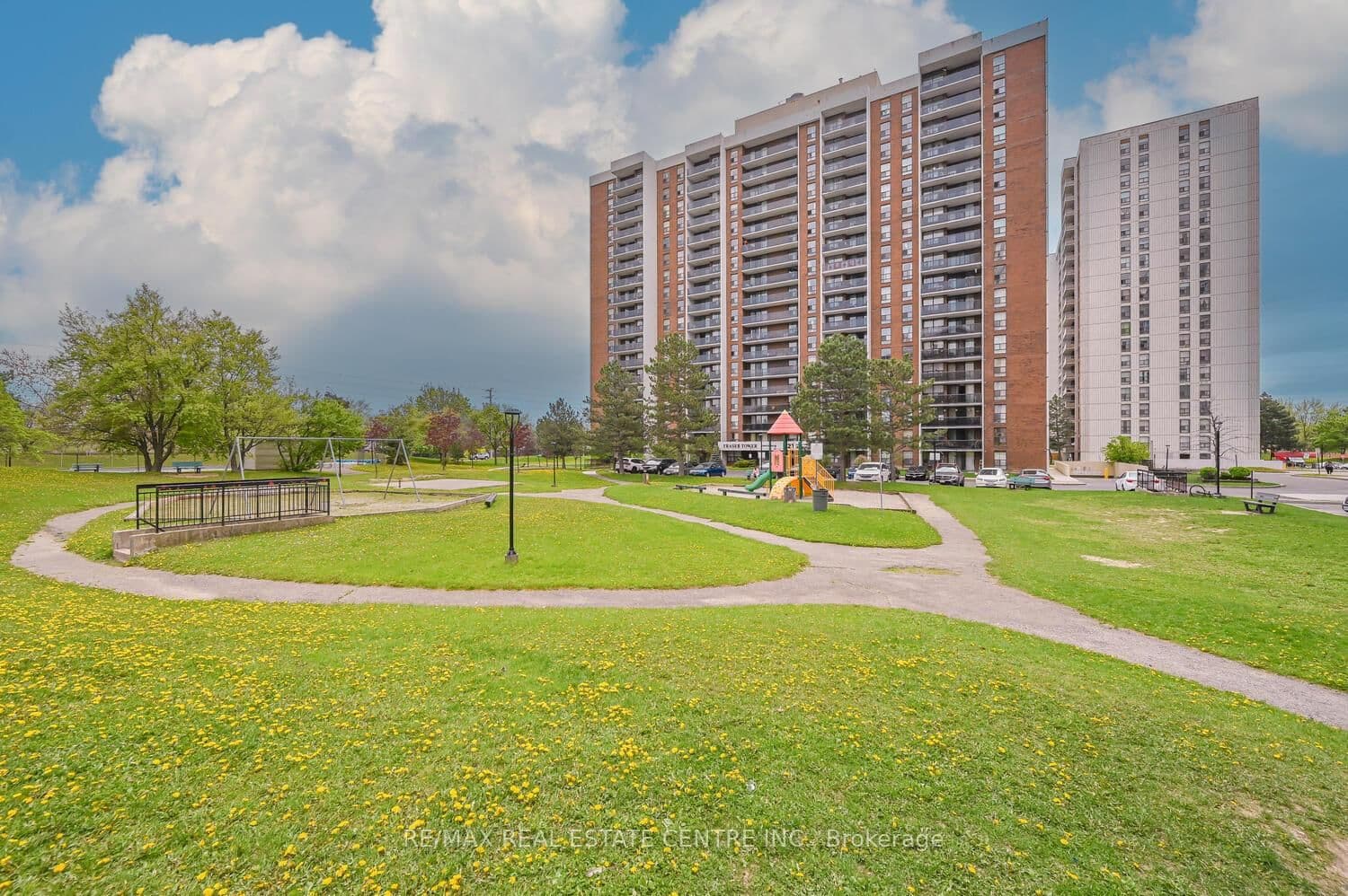 21 Knightsbridge Road, Unit 403 thumbnail 5
