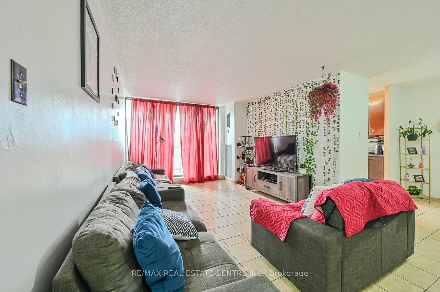 21 Knightsbridge Road, Unit 403 thumbnail 8
