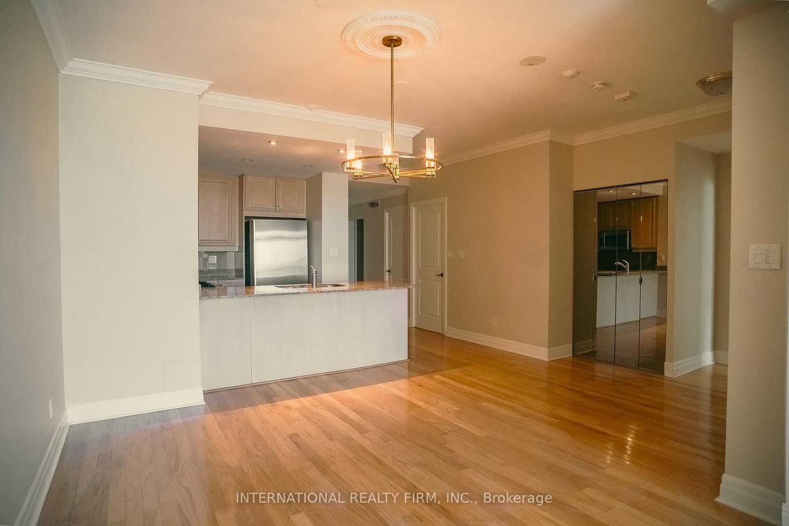 80 Palace Pier Court, Unit PH502 thumbnail 5