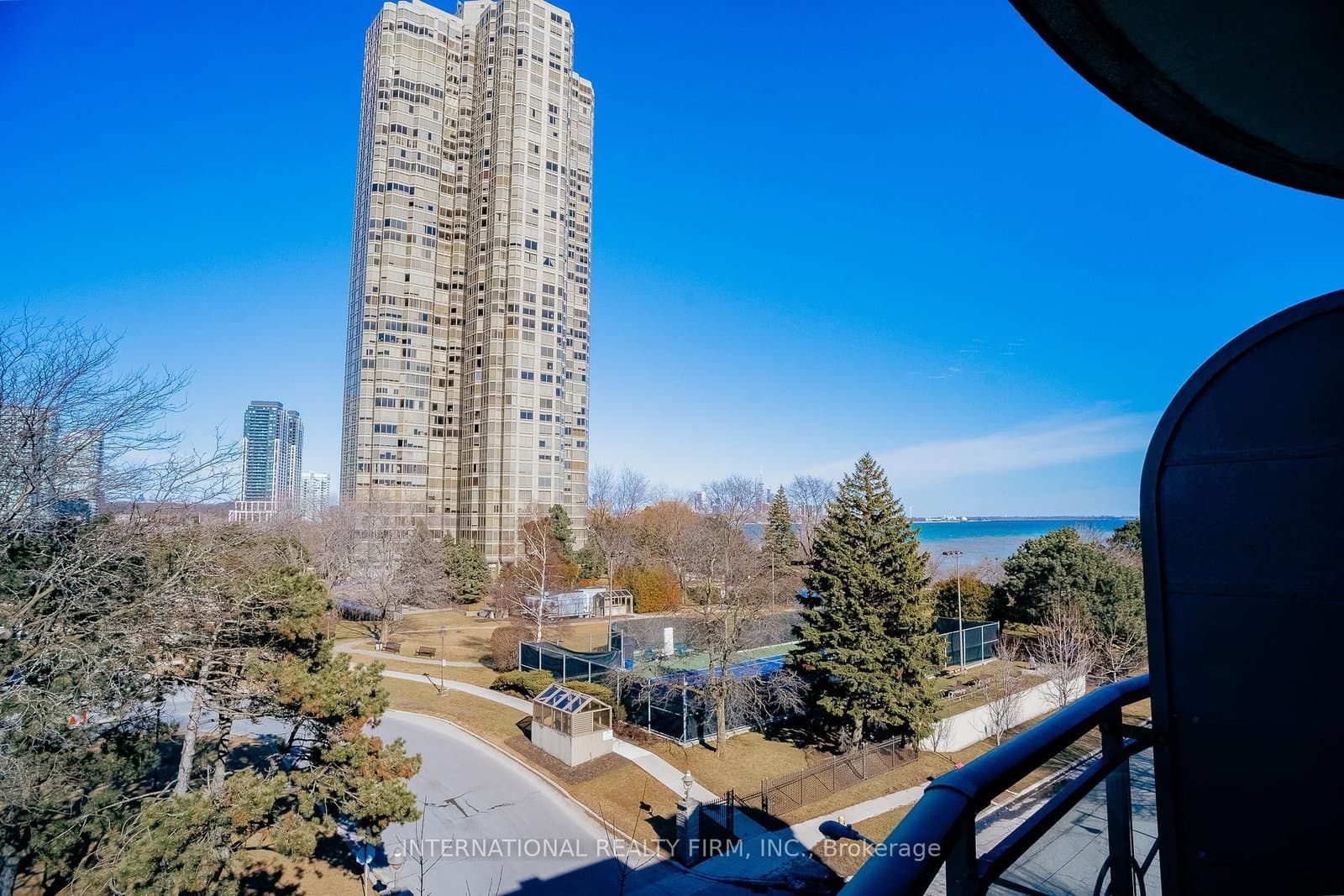 80 Palace Pier Court, Unit PH502 thumbnail 3