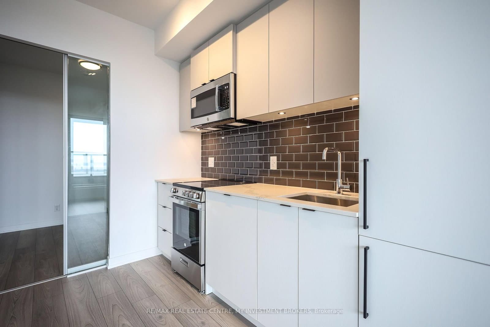 285 Dufferin Street, Unit 915 thumbnail 3