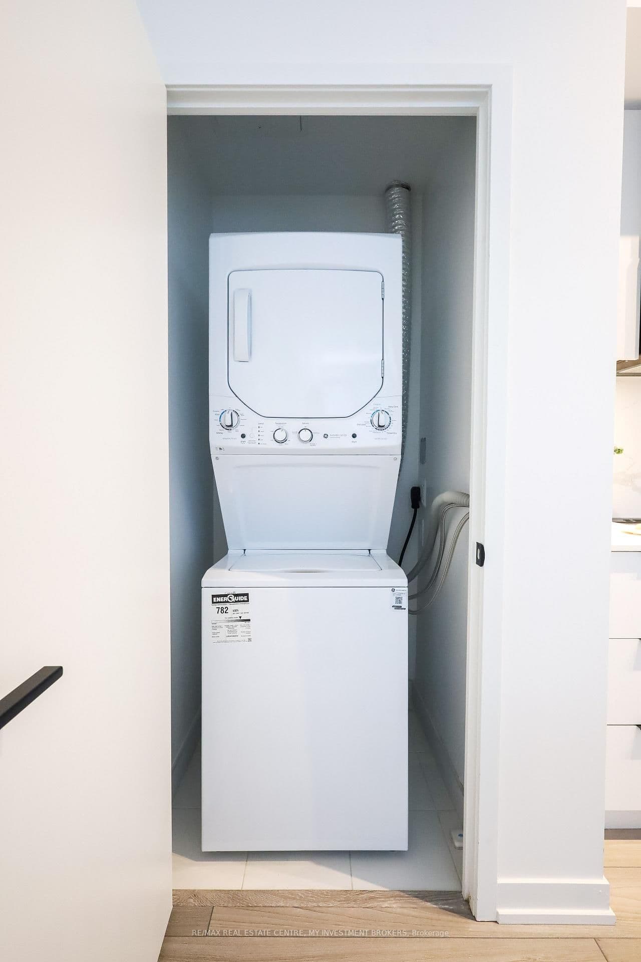 285 Dufferin Street, Unit 202 thumbnail 17