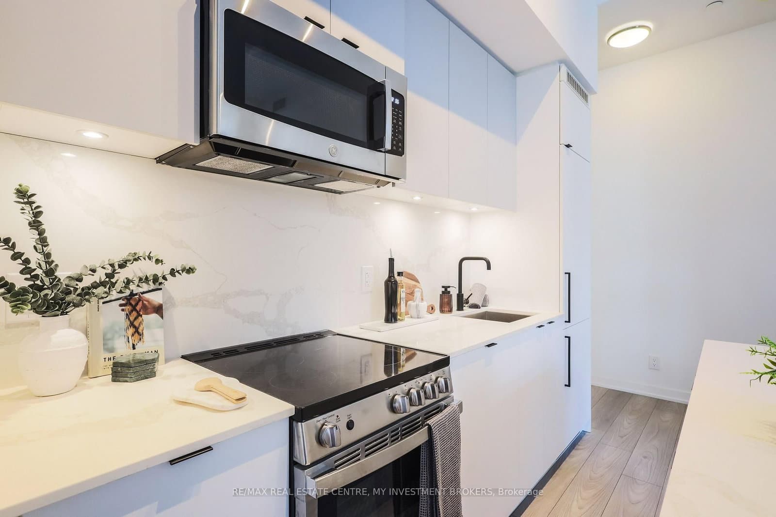 285 Dufferin Street, Unit 202 thumbnail 3