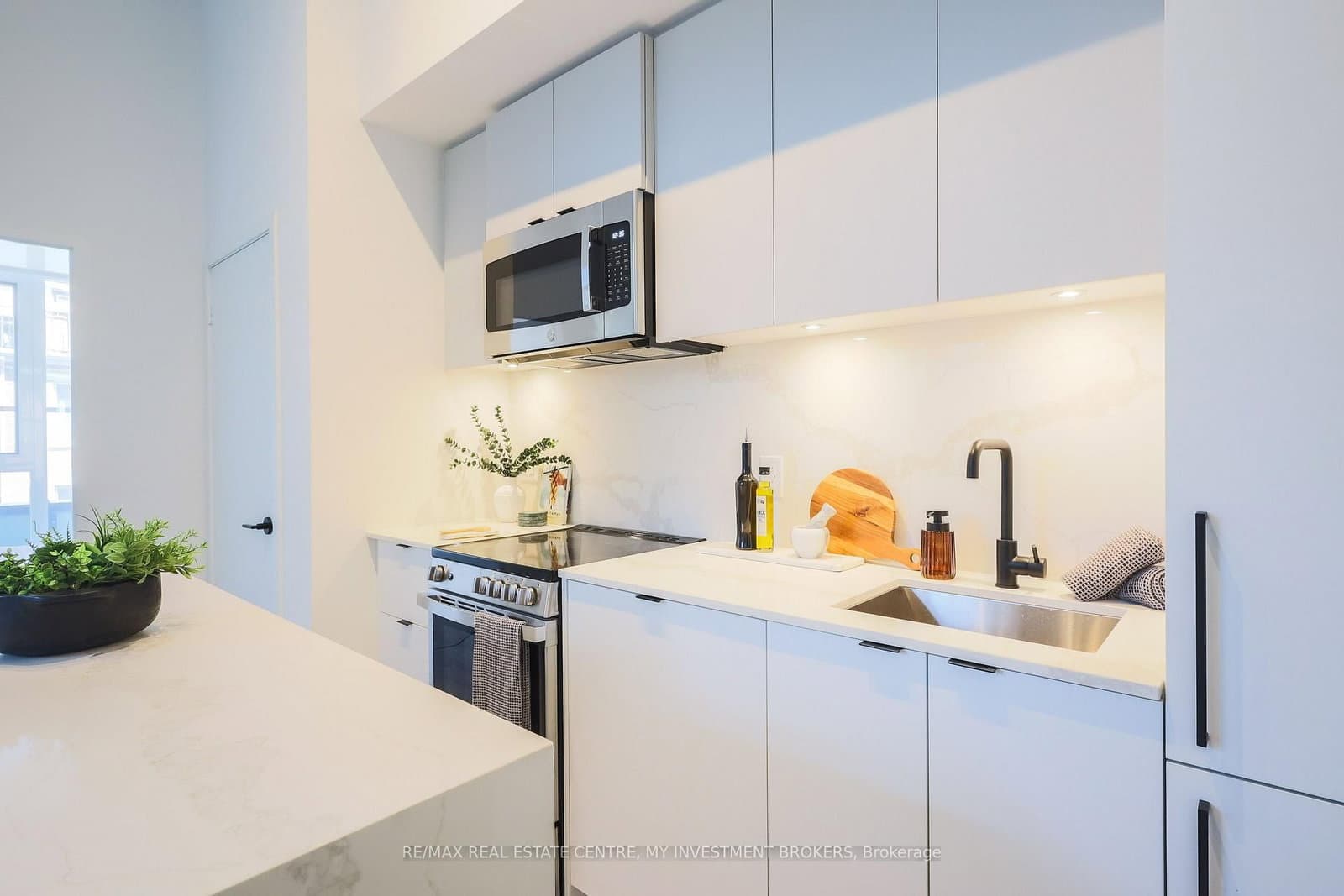 285 Dufferin Street, Unit 202 thumbnail 8