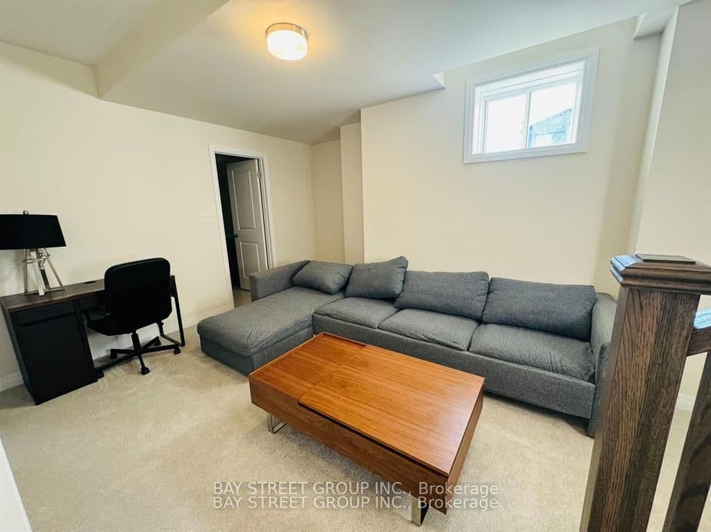 121 SETTLERS Road E thumbnail 2
