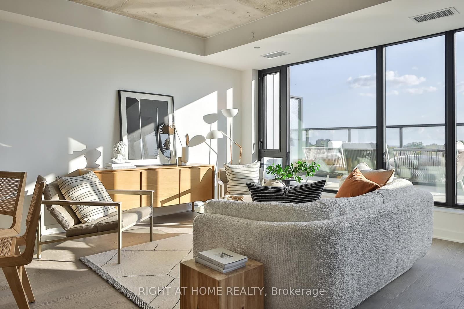 2720 Dundas Street W, Unit 607 thumbnail 11