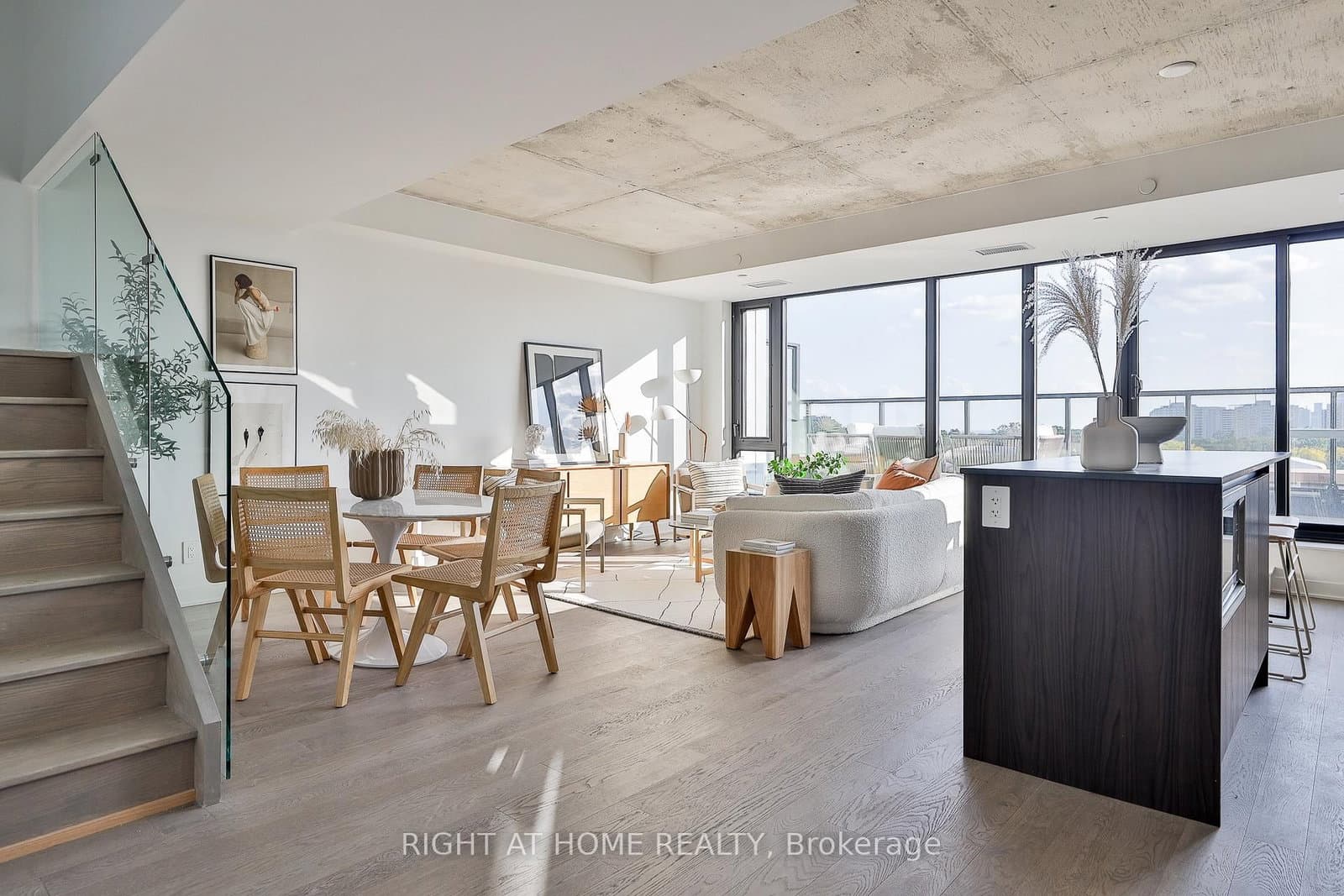 2720 Dundas Street W, Unit 607 thumbnail 2