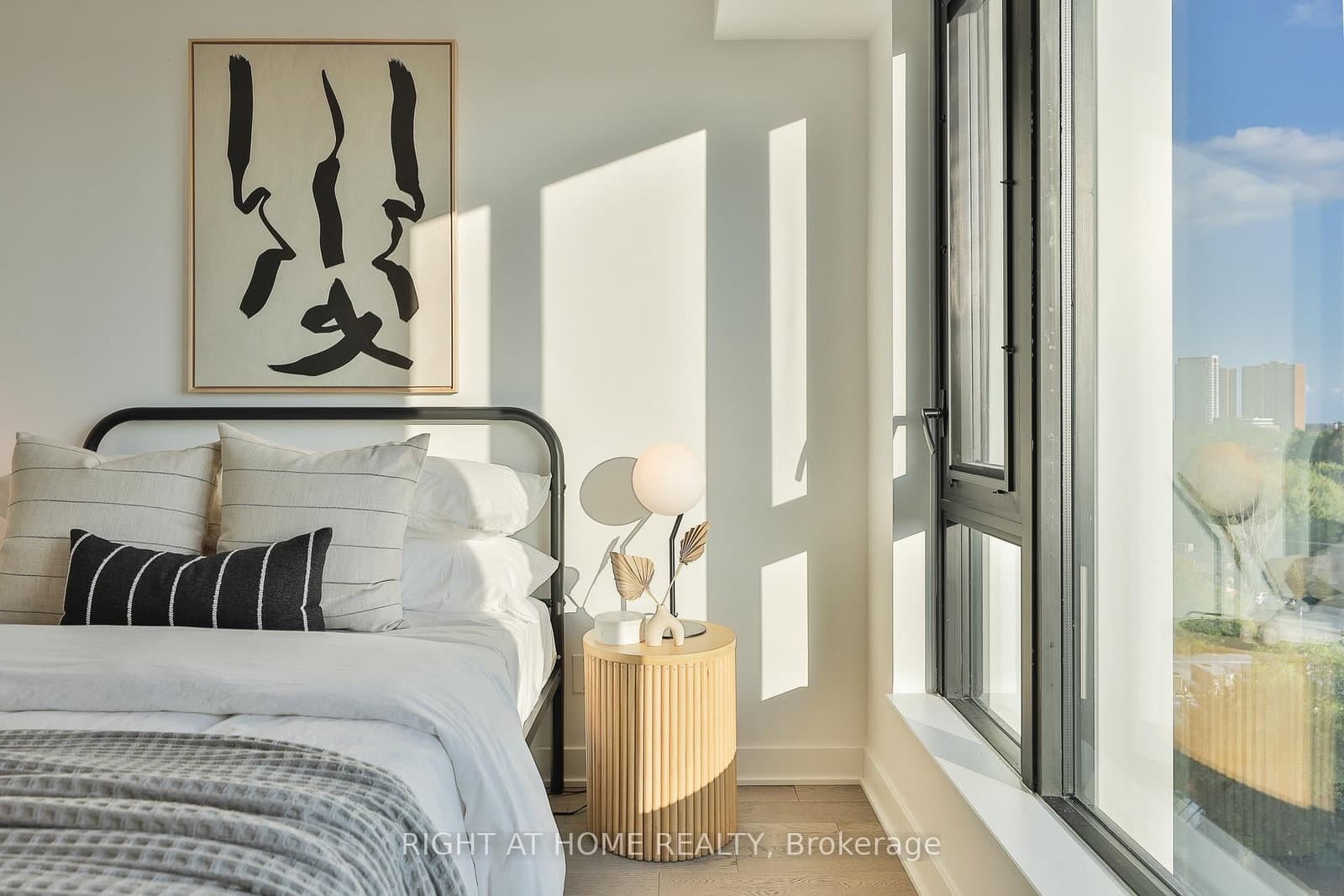 2720 Dundas Street W, Unit 607 thumbnail 24