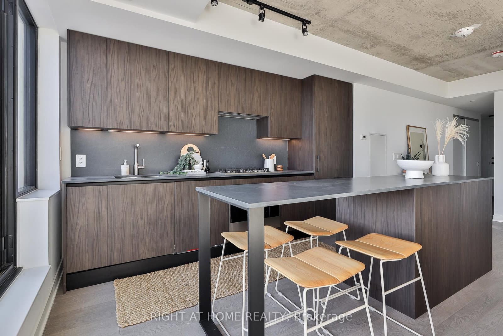 2720 Dundas Street W, Unit 607 thumbnail 4