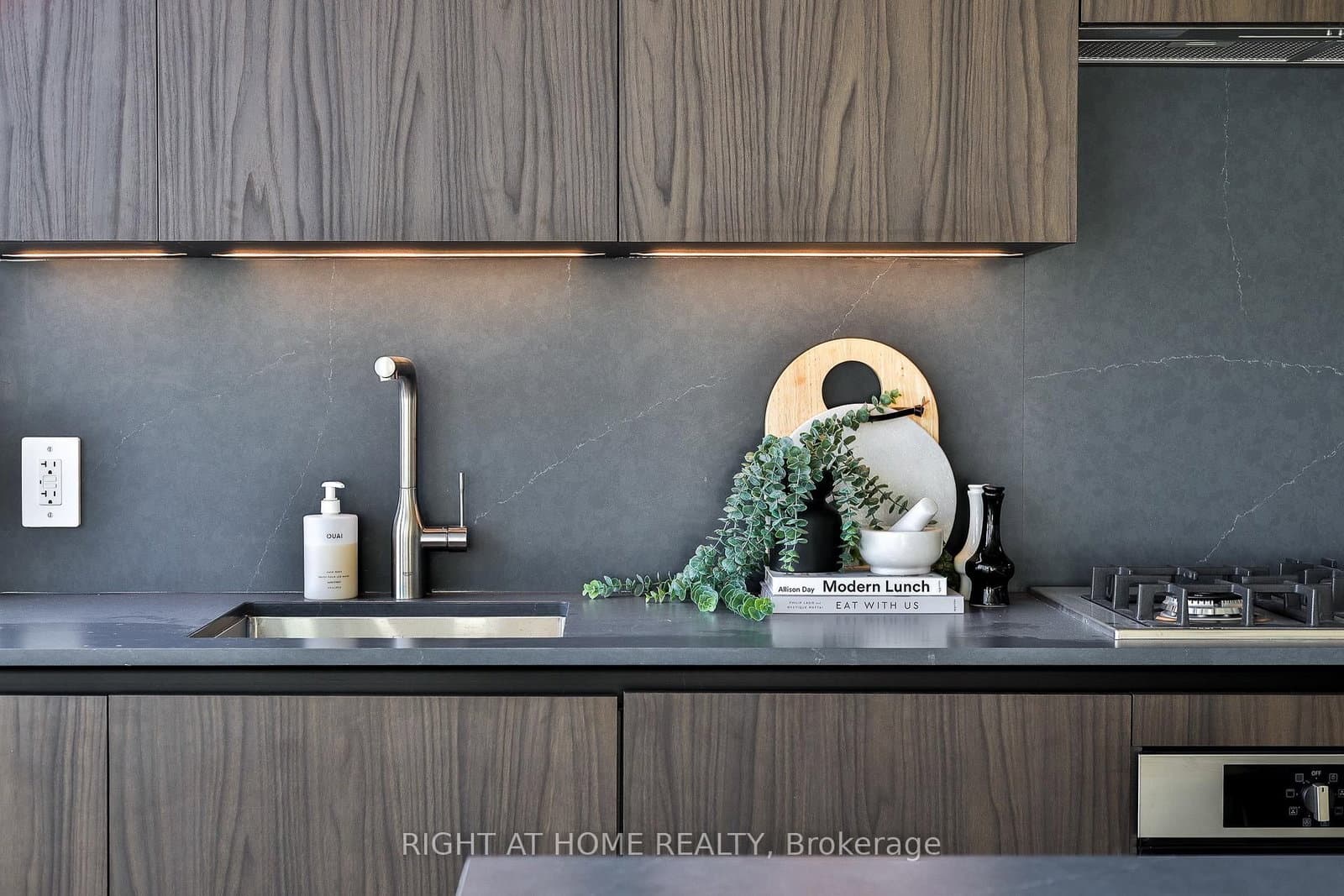 2720 Dundas Street W, Unit 607 thumbnail 5