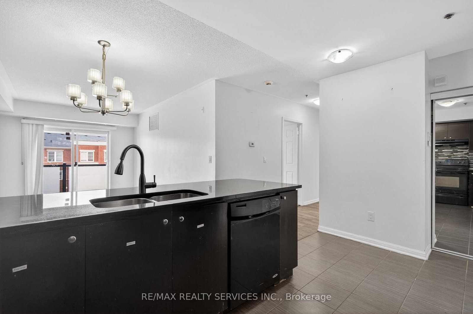 70 Baycliffe Crescent, Unit 301 thumbnail 23