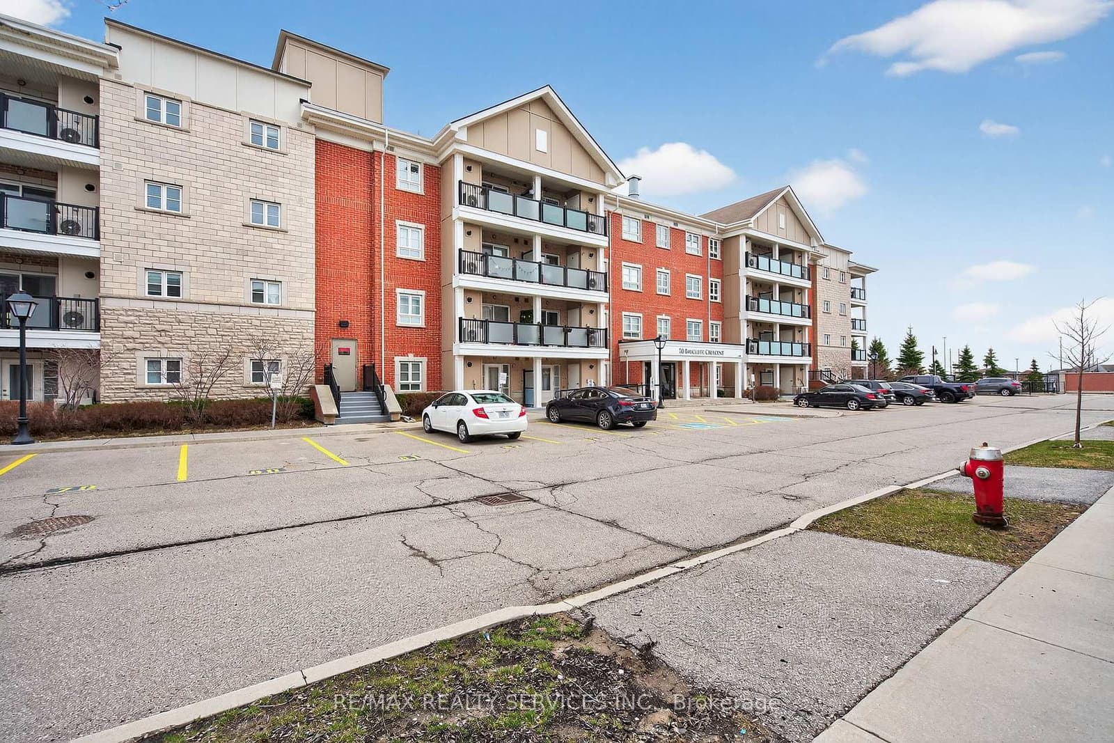 70 Baycliffe Crescent, Unit 301 thumbnail 3