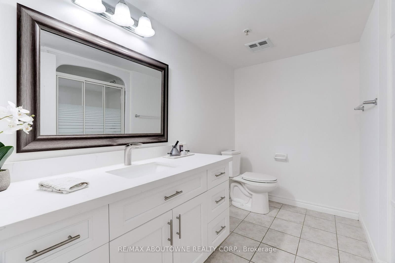 1460 Bishops Gate, Unit 212 thumbnail 7