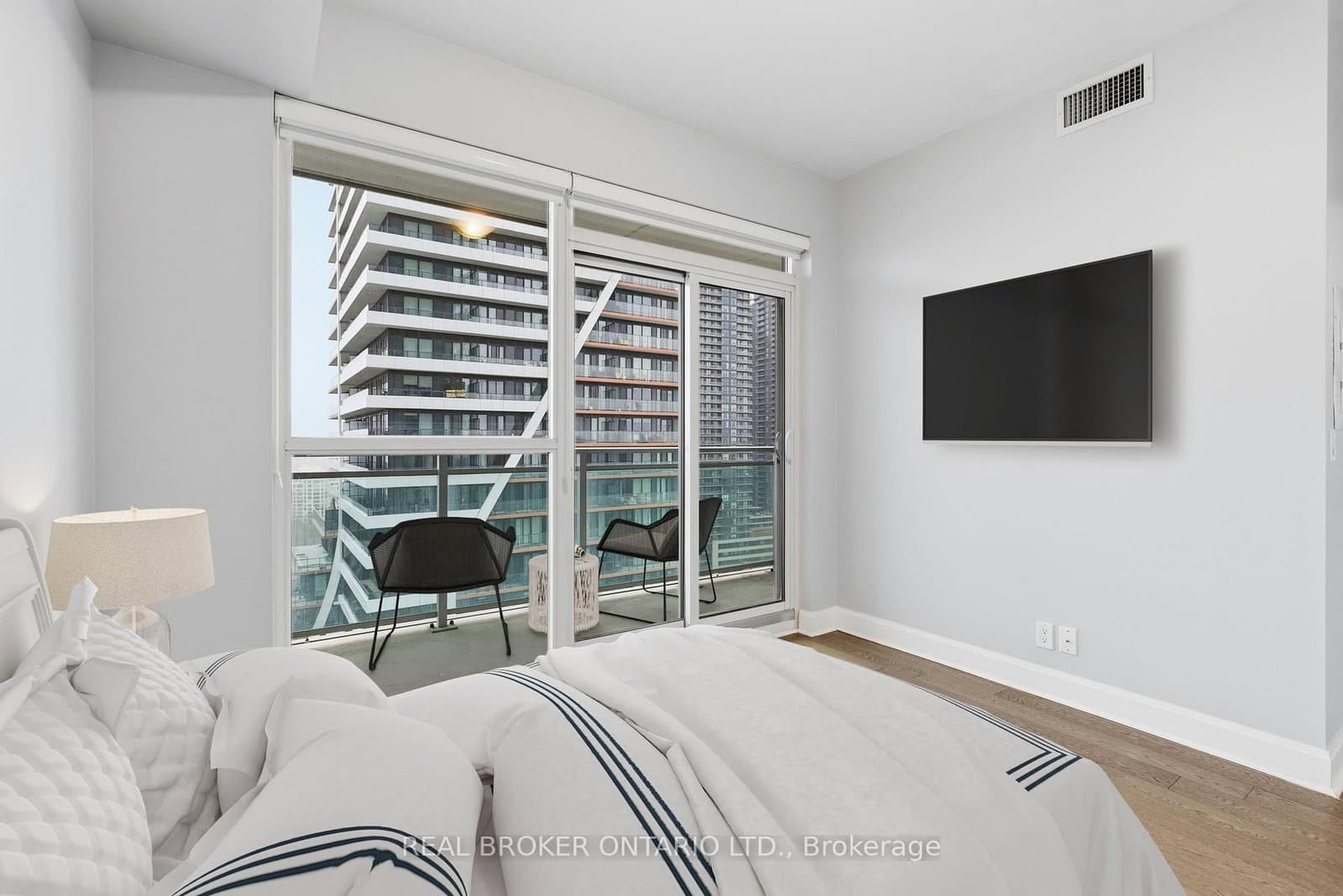 33 Shore Breeze Drive, Unit 1801 thumbnail 12