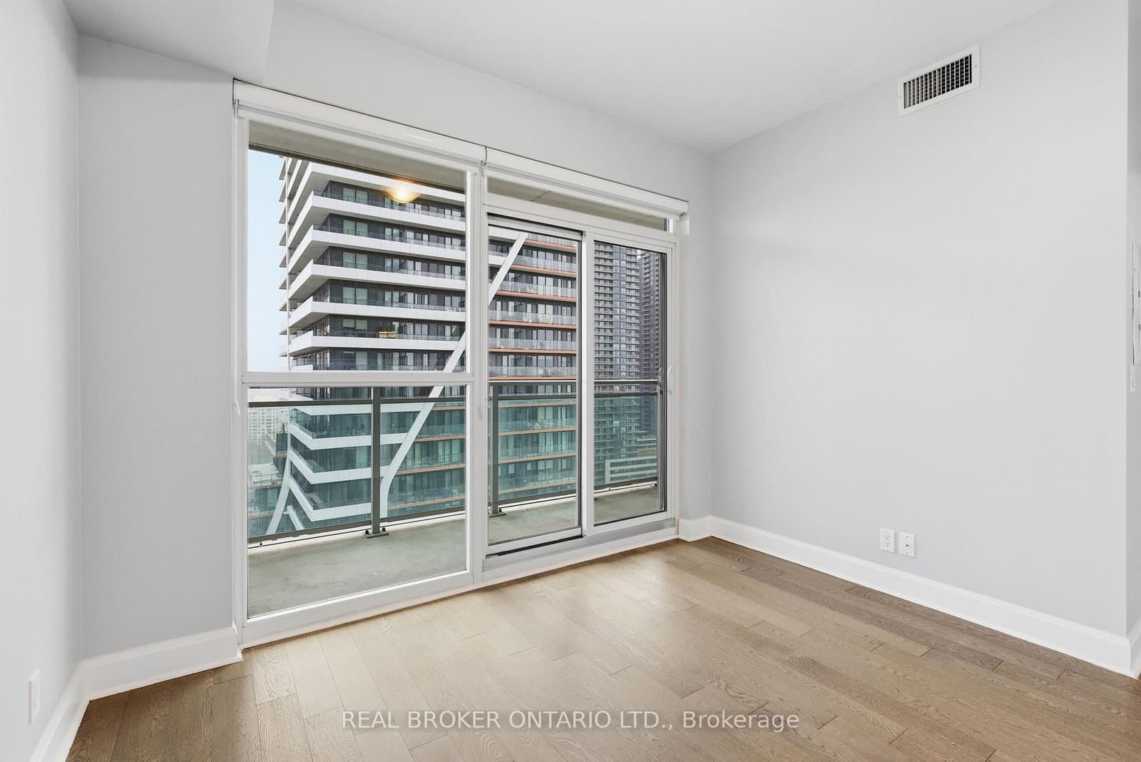 33 Shore Breeze Drive, Unit 1801 thumbnail 13