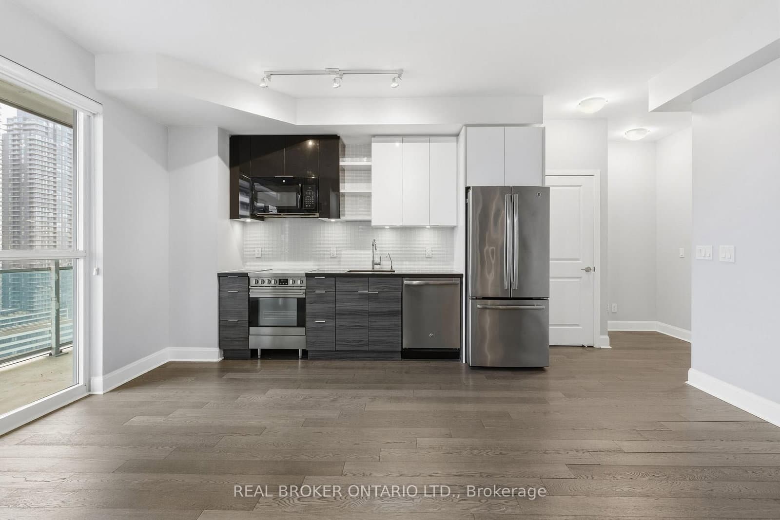 33 Shore Breeze Drive, Unit 1801 thumbnail 2