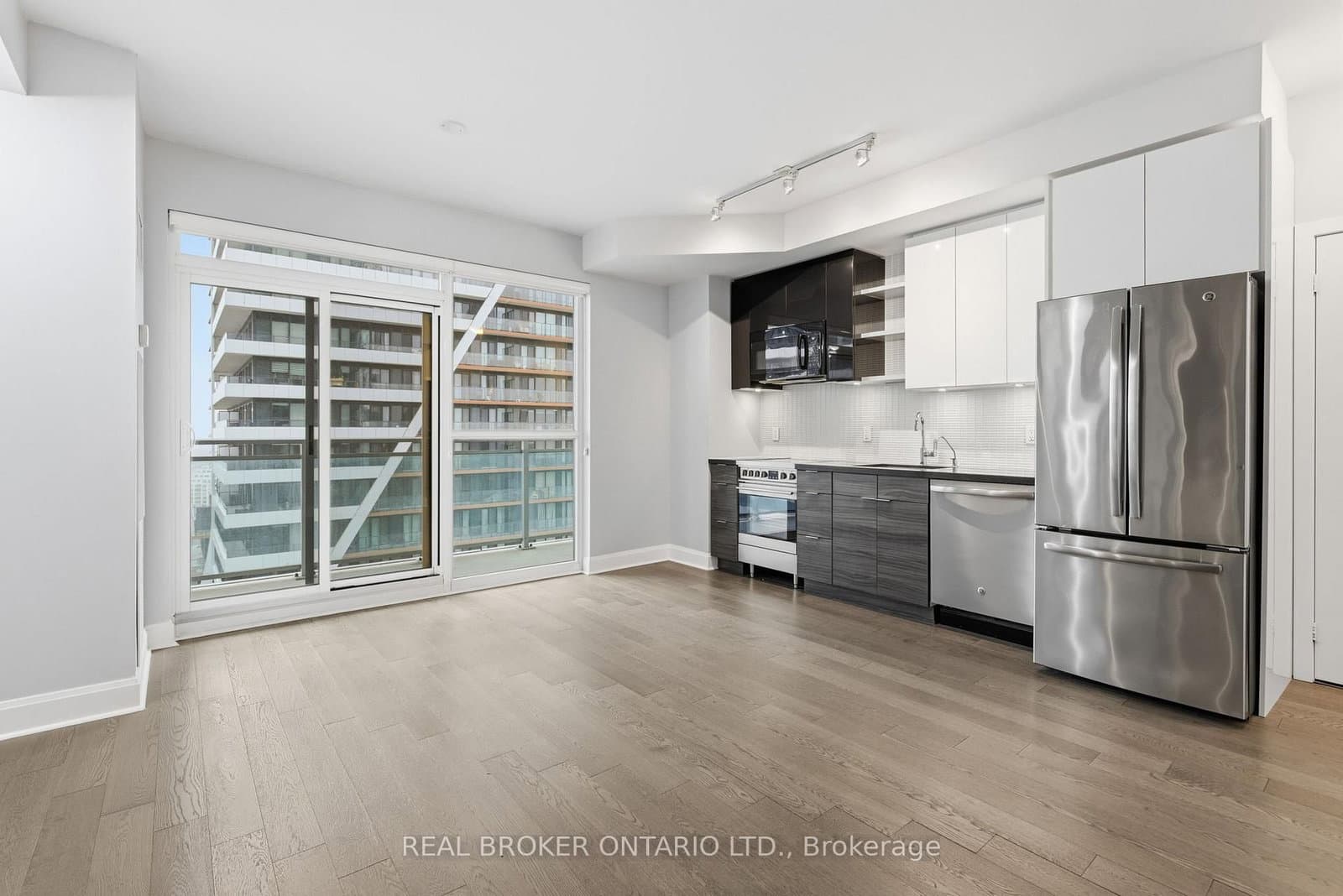 33 Shore Breeze Drive, Unit 1801 thumbnail 5