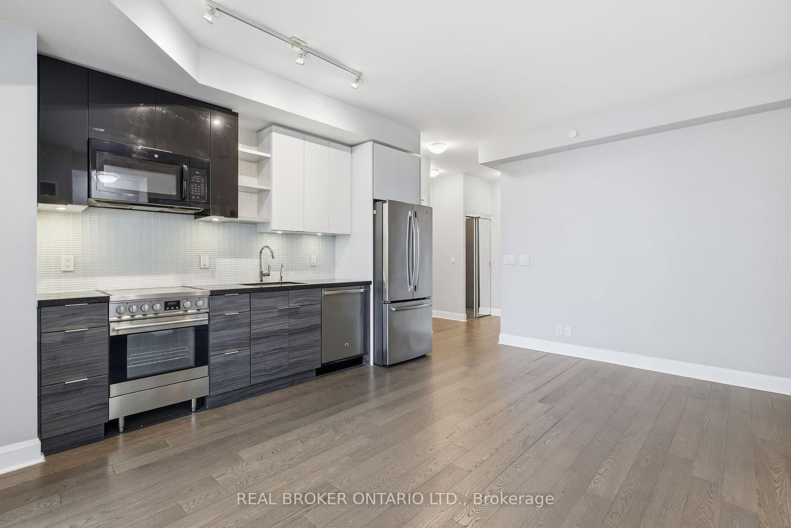 33 Shore Breeze Drive, Unit 1801 thumbnail 6