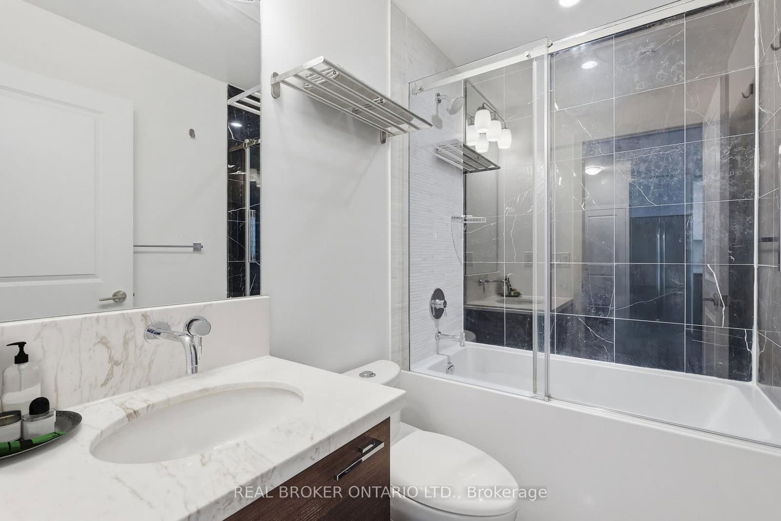 33 Shore Breeze Drive, Unit 1801 thumbnail 8