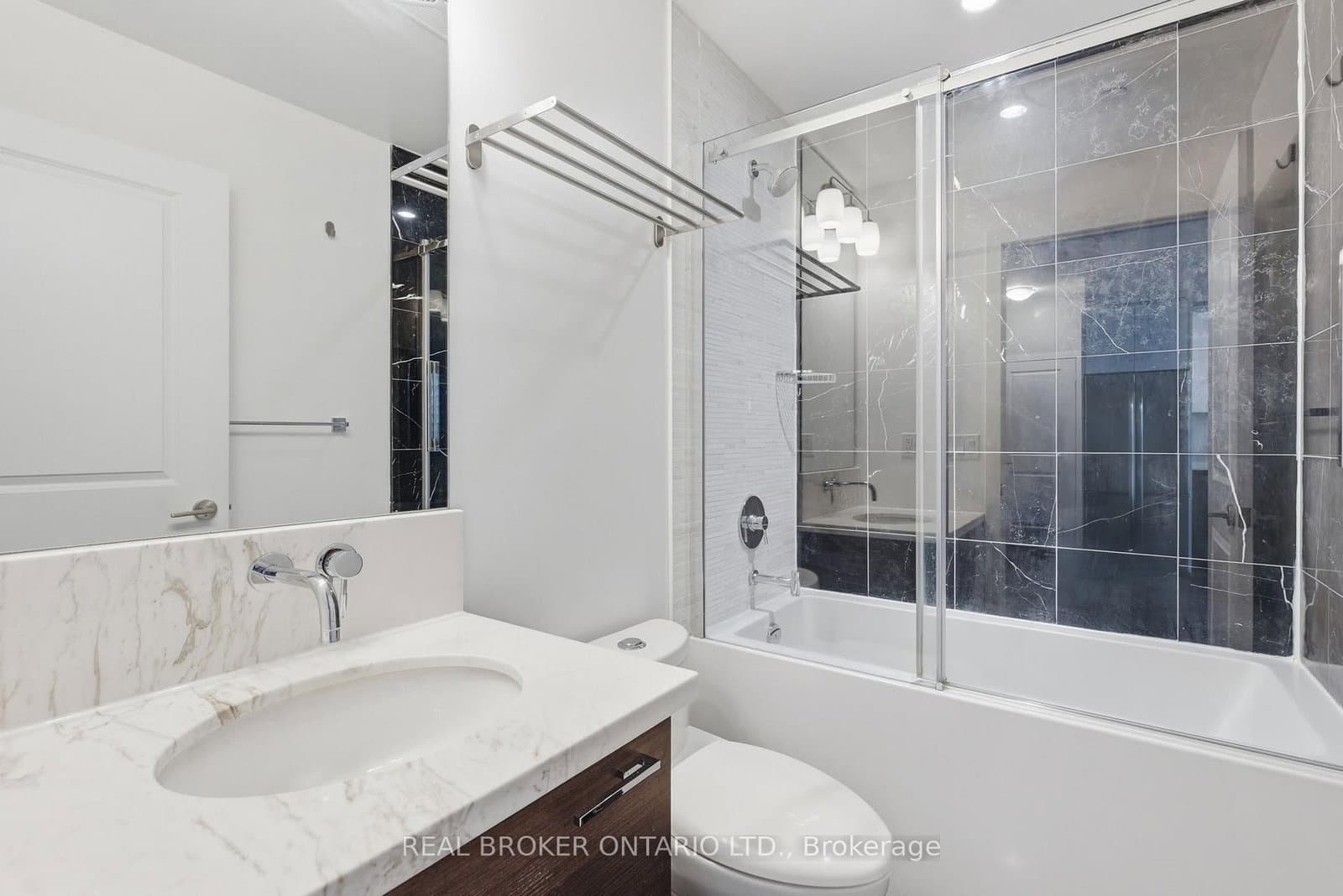 33 Shore Breeze Drive, Unit 1801 thumbnail 9