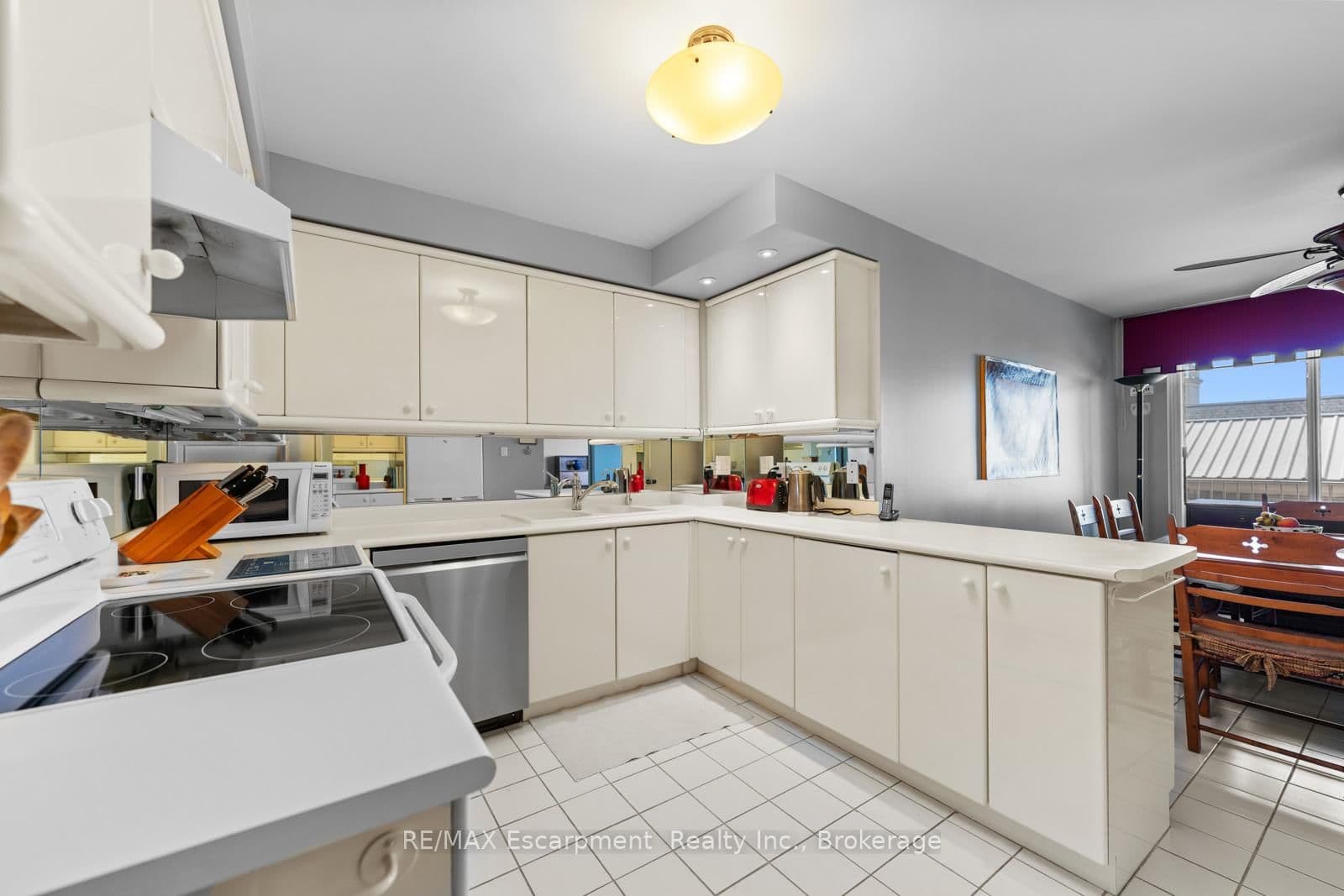 2287 Lake Shore Road W, Unit 301 thumbnail 13