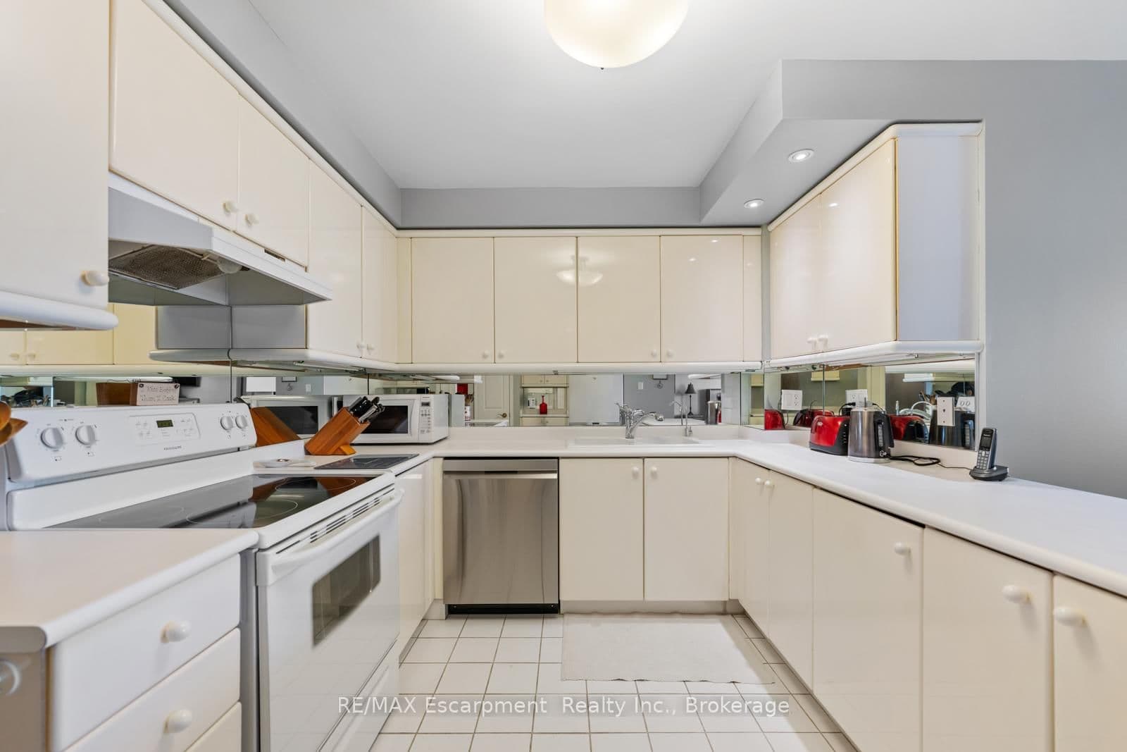 2287 Lake Shore Road W, Unit 301 thumbnail 14
