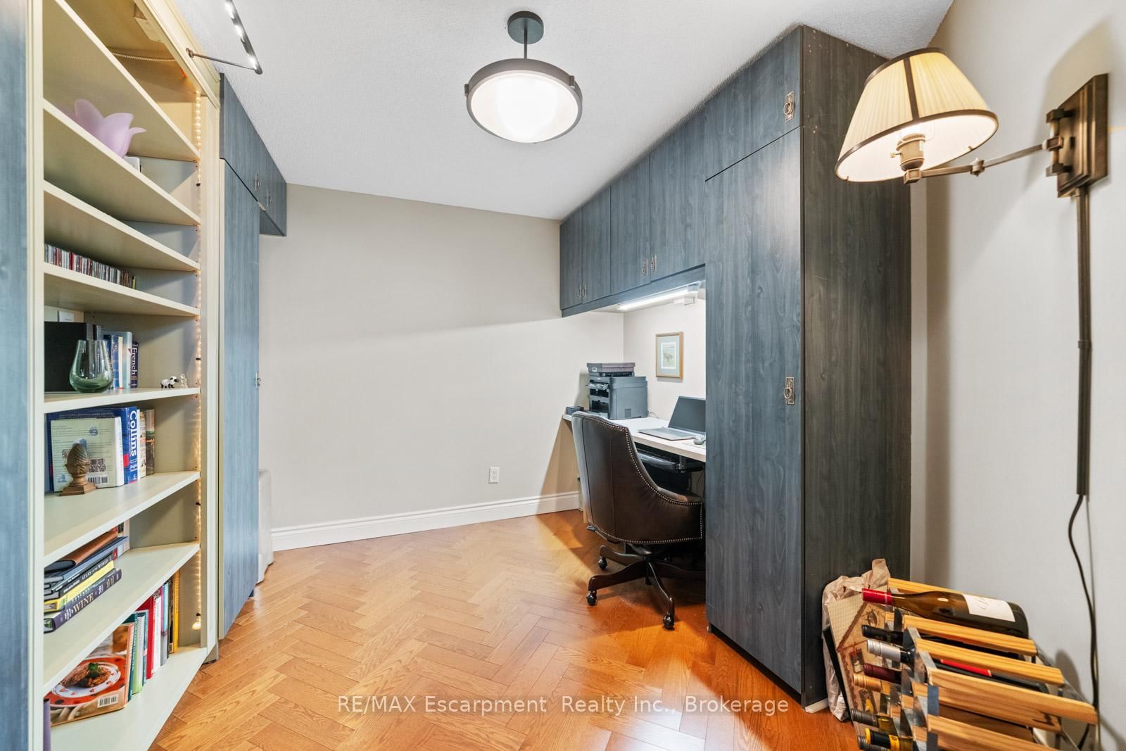 2287 Lake Shore Road W, Unit 301 thumbnail 18