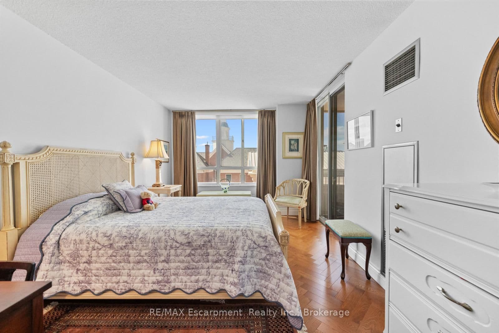 2287 Lake Shore Road W, Unit 301 thumbnail 19