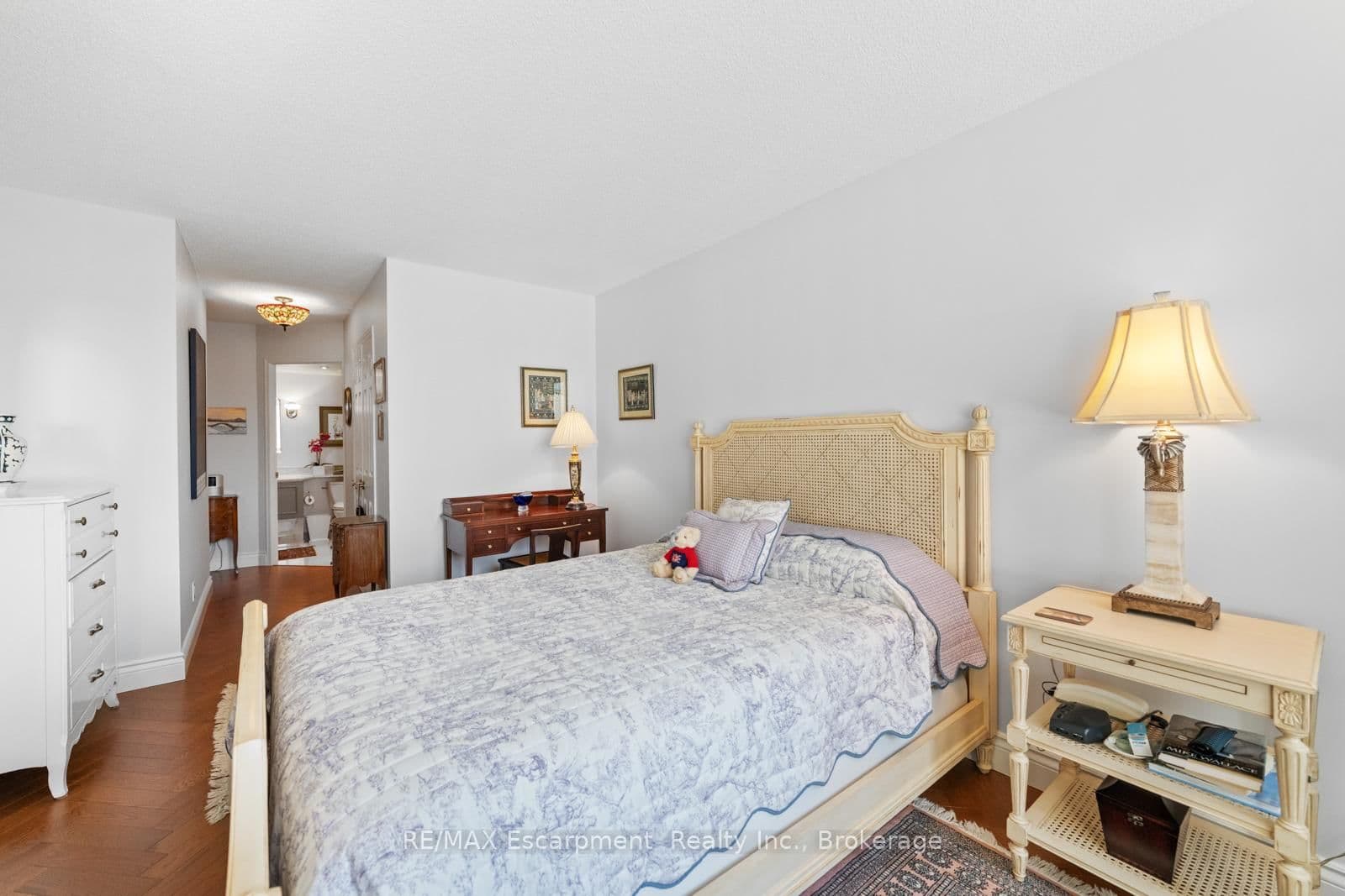 2287 Lake Shore Road W, Unit 301 thumbnail 20