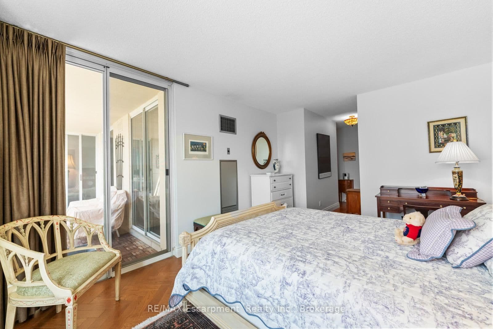 2287 Lake Shore Road W, Unit 301 thumbnail 21