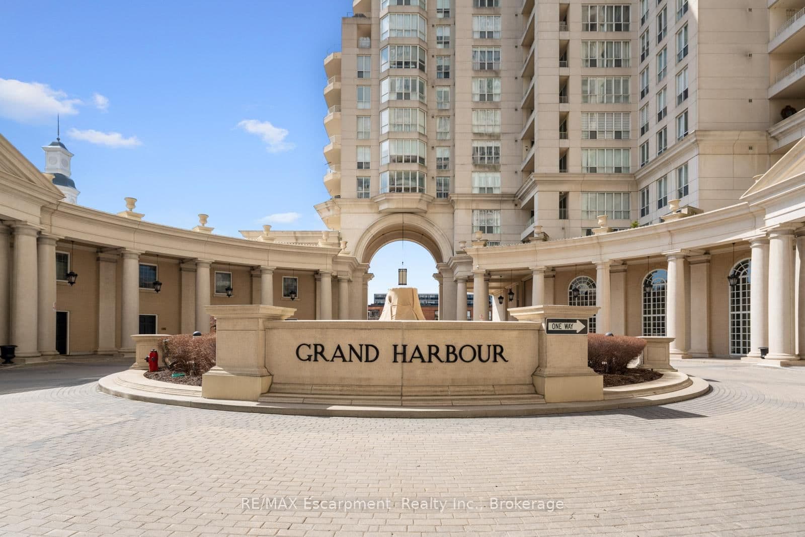 2287 Lake Shore Road W, Unit 301 thumbnail 3
