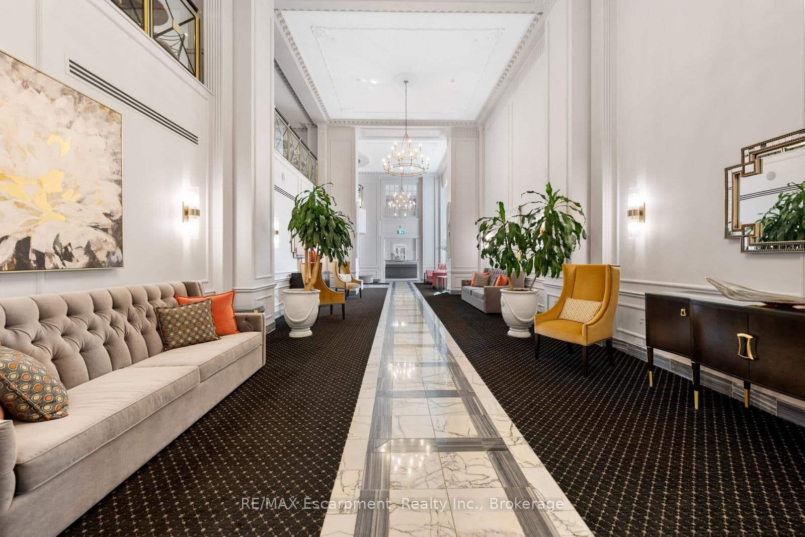 2287 Lake Shore Road W, Unit 301 thumbnail 4