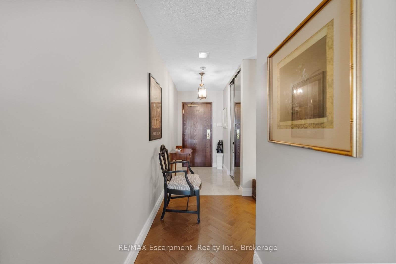 2287 Lake Shore Road W, Unit 301 thumbnail 6