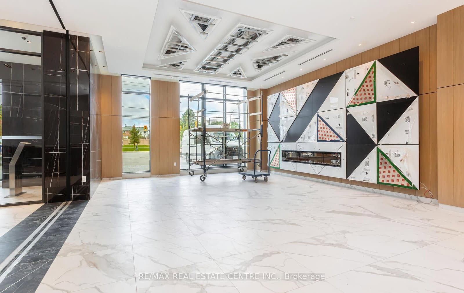 202 Burnhamthorpe Road E, Unit 301 thumbnail 3