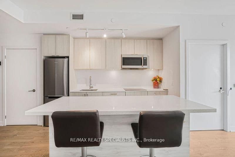 1926 Lakeshore Boulevard W, Unit 3711 thumbnail 11