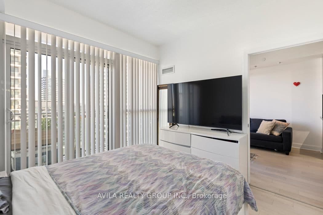 33 Shore Breeze Drive S, Unit 1707 thumbnail 22