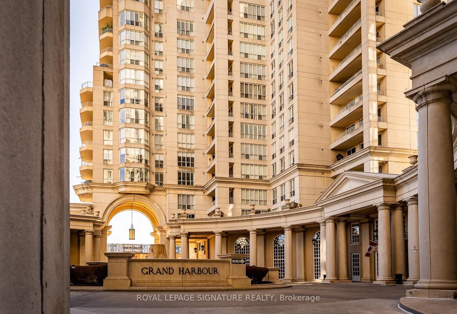 2285 Lake Shore Boulevard W, Unit 703 thumbnail 2
