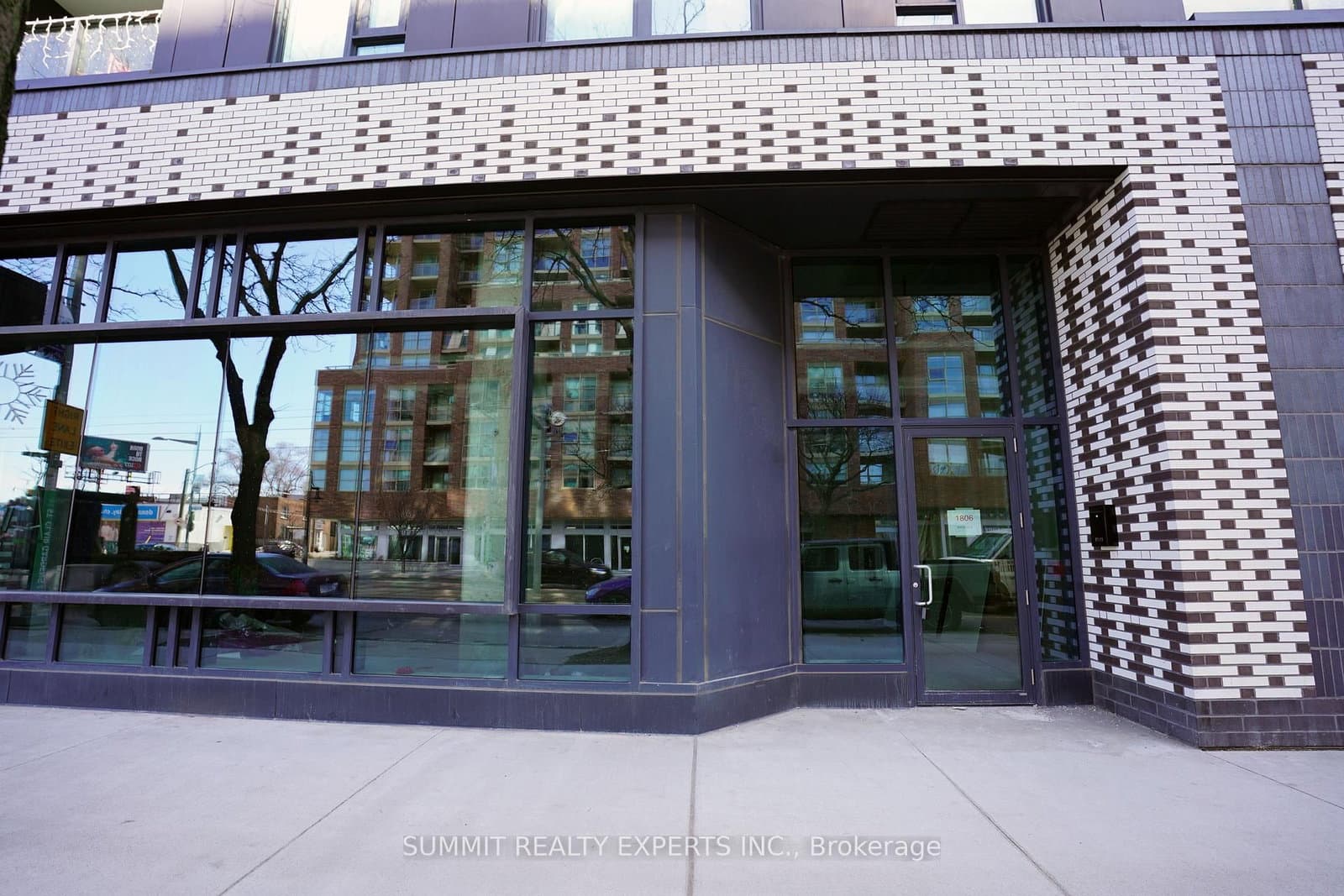 1806 St. Clair Avenue W thumbnail 3