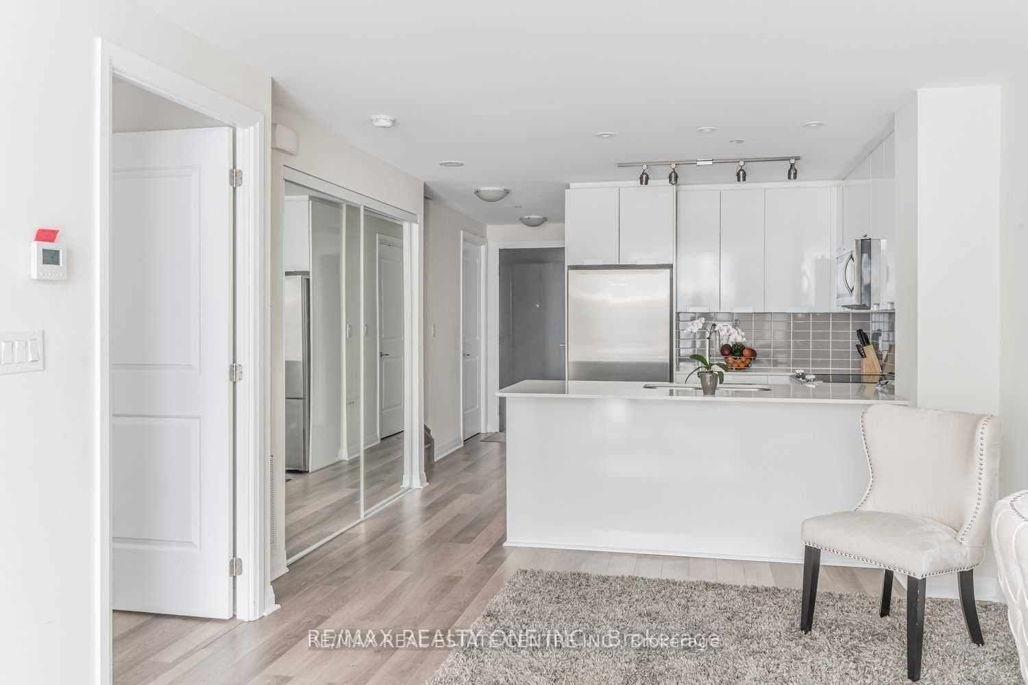 5025 Four Springs Avenue, Unit 112 thumbnail 4
