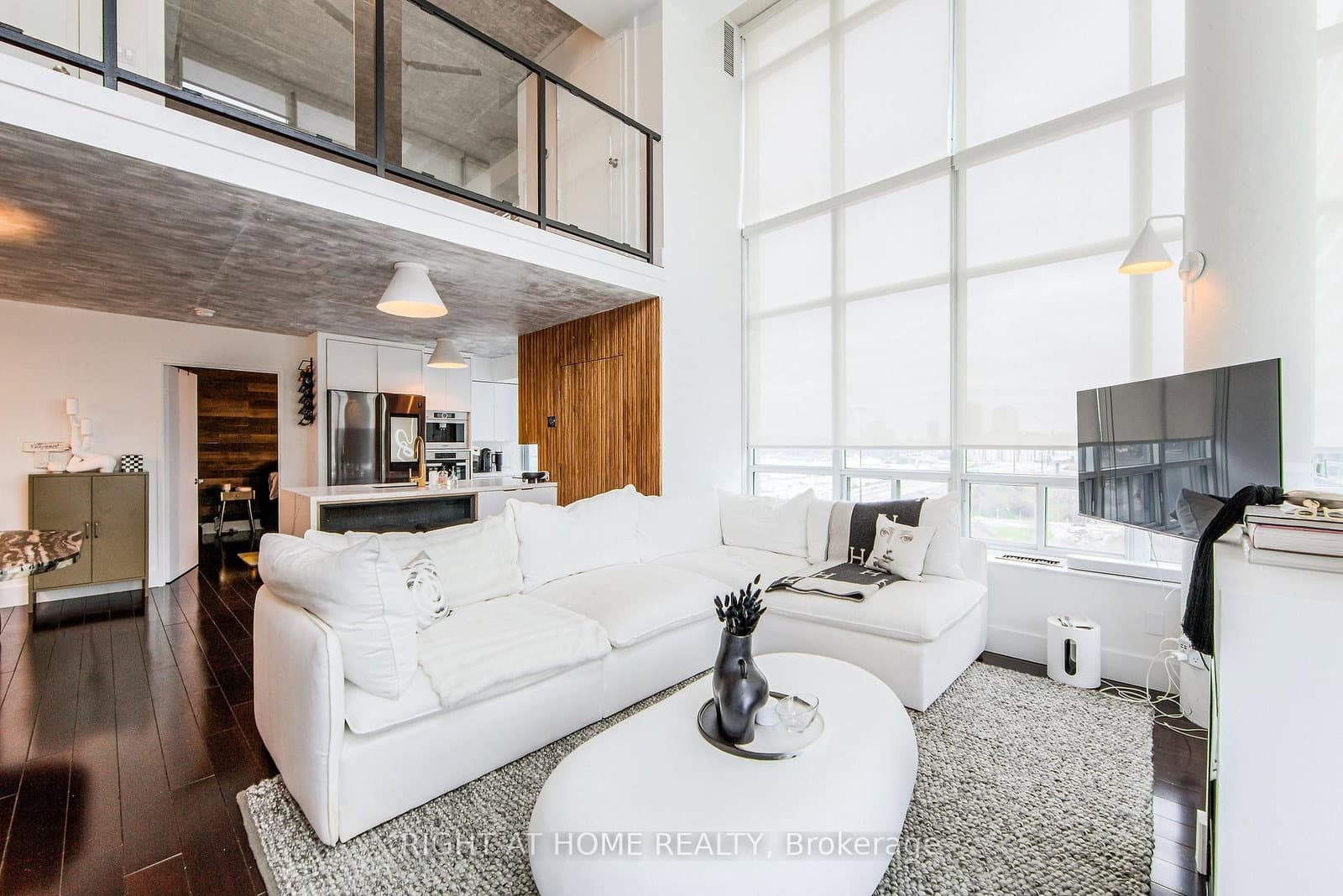 250 Manitoba Street SE, Unit 728 thumbnail 2